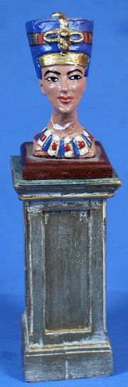 (image for) Nefertiti on pedestal